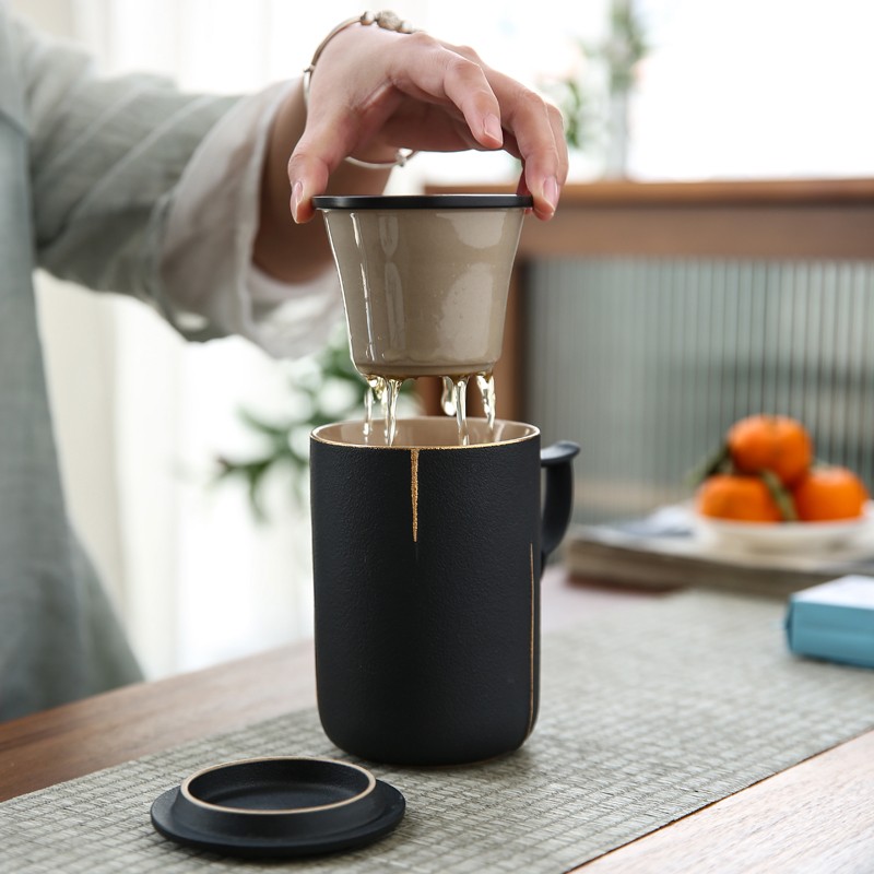 日式泡茶杯家用水杯创意个人马克杯子黑色办公茶水分离带盖陶瓷杯