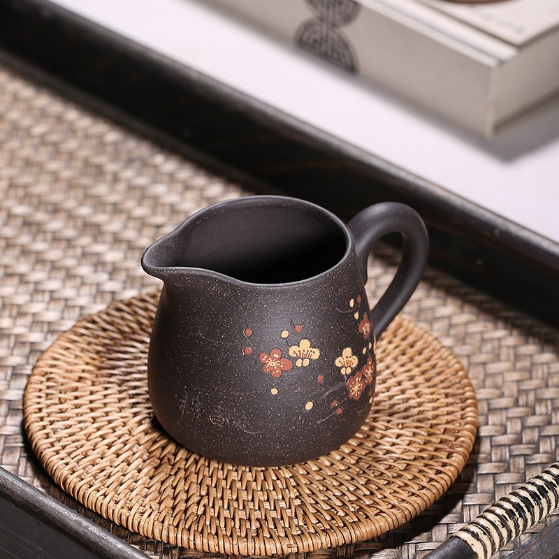 宜兴紫砂壶公道杯手工泥绘梅花公杯功夫茶具原矿黑金砂分茶器茶海