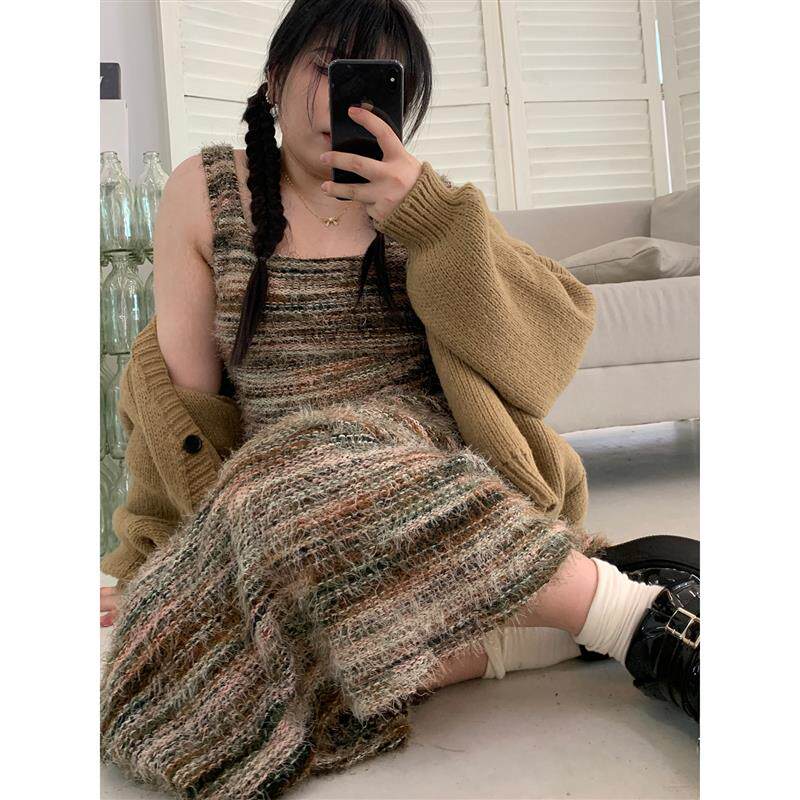 小胖噔 咖啡色针织开衫彩色吊带连衣裙套装女冬季大码显瘦毛衣裙