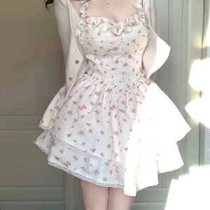 白色碎花吊带连衣裙女夏辣妹性感纯欲风收腰显瘦蓬蓬裙甜辣风裙子