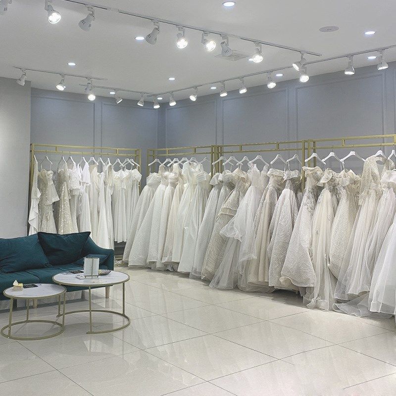 婚纱店展示架大拖尾中式秀禾挂衣架礼服馆双层西装架影楼侧挂货架