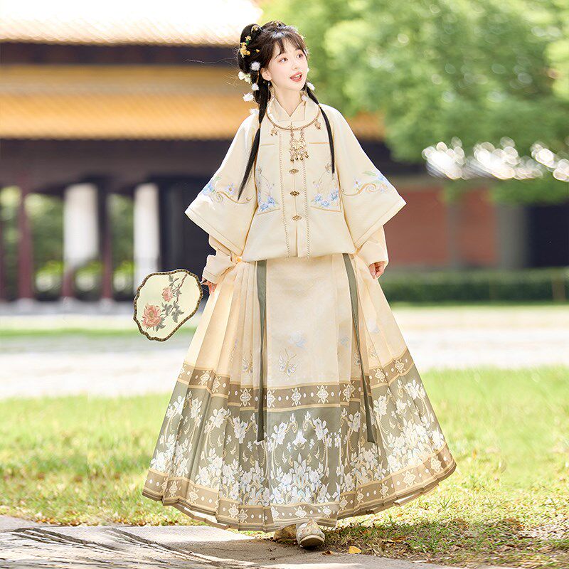 秋露明制汉服女2024新款秋冬季改良版日常加厚保暖马面裙仙气古装