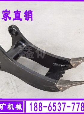 挖掘机挖树刀起苗机 挖树勾起树铲 挖树根树刀实拍 刨树根裸根刀
