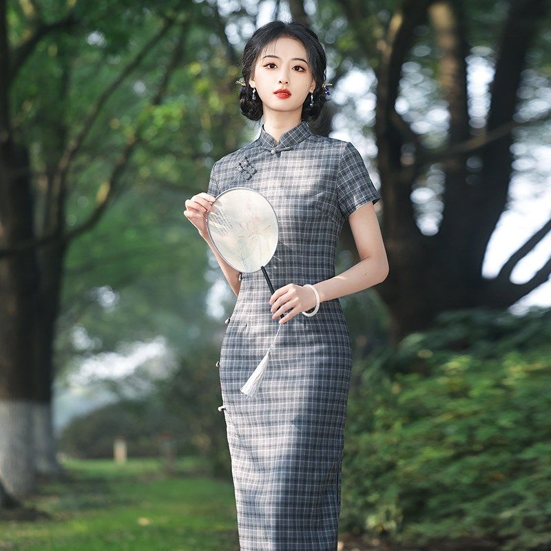 新中式格子中长款改良旗袍2024新年轻款少女民国风复古修身连衣裙