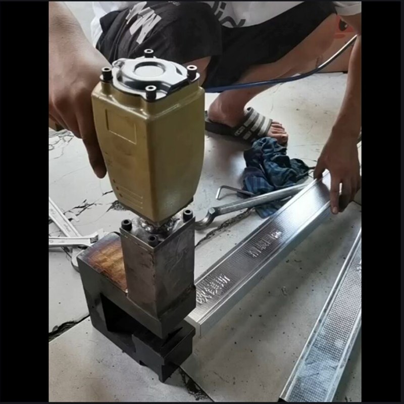 速豹隔墙龙骨打孔接驳打孔钳龙骨打孔枪