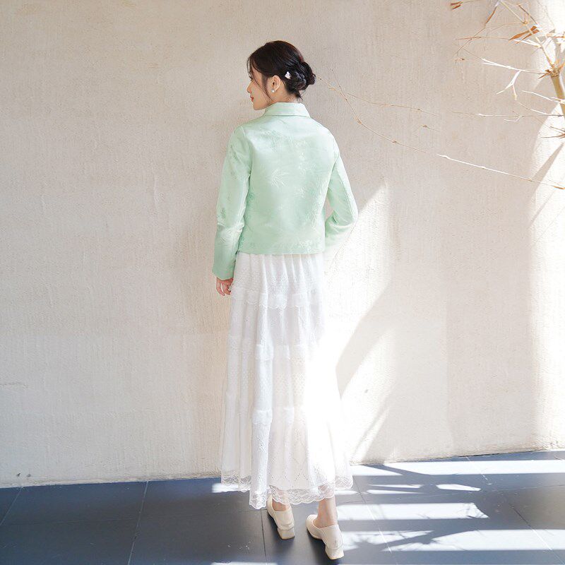 ATAR新中式2025春装新款蝴蝶绣花衬衫式短外套 女提花流苏小西服