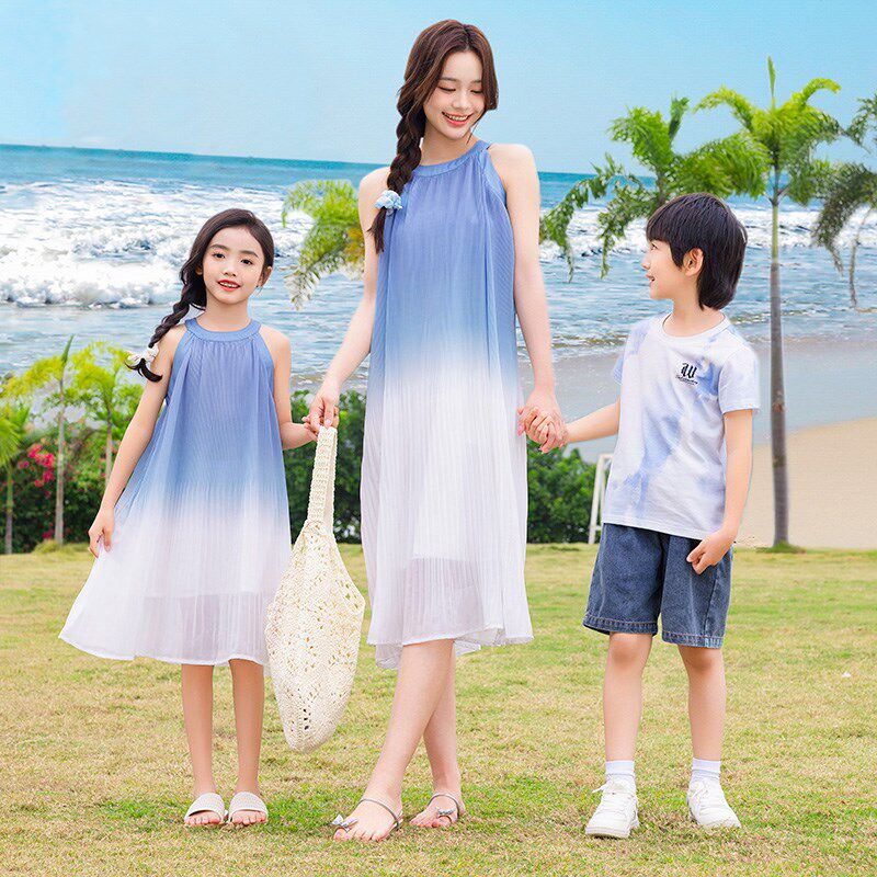 沙滩亲子装一家三口四口三亚旅游度假装2025新款洋气母女裙母子装