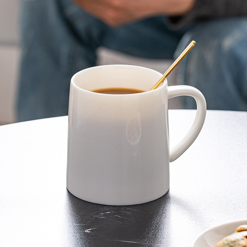 马克杯咖啡杯陶瓷杯子带勺创意个性男女牛奶杯微波炉早餐杯简约