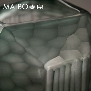 麦帛北欧手工磨刻烟灰色玻璃花器客厅家居插花花瓶装饰摆件
