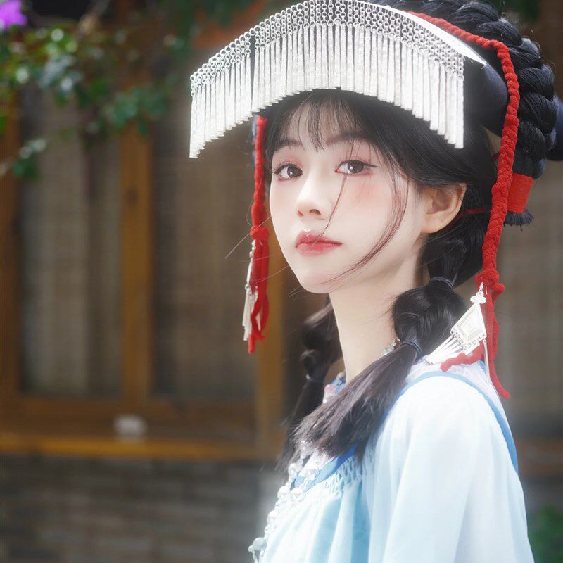 少数民族彝族苗族衣服女改良长衫齐腰褶裙马面裙套装绣花款旅拍新