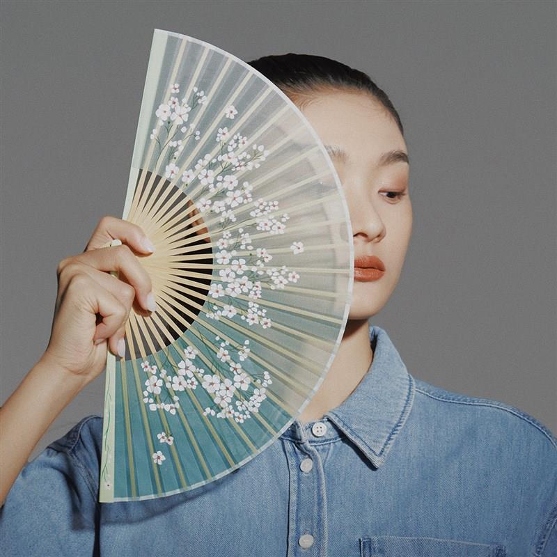 京扇子飘盈扇子礼盒手工全竹高档北京礼物夏天女式中国风折扇