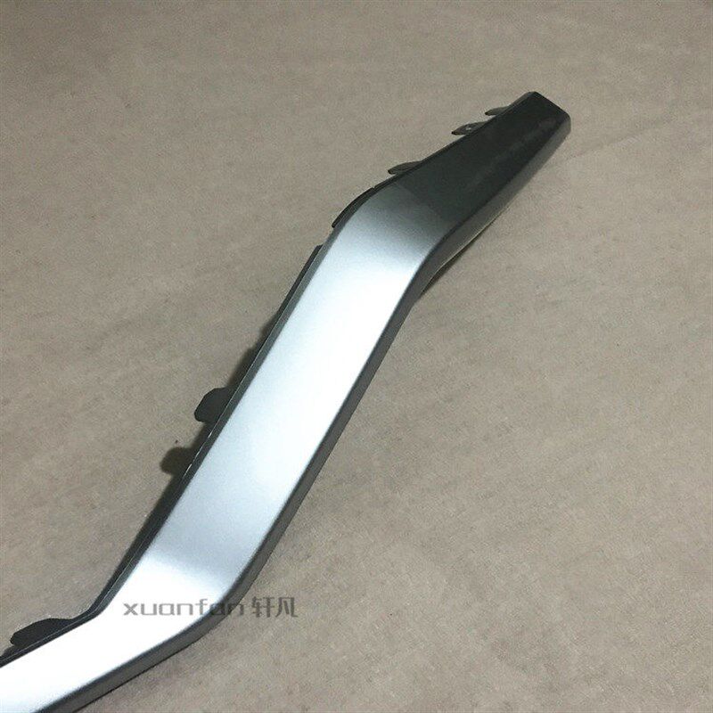 适用奇瑞2020款瑞虎7前保险杠装饰条亮条黑银色上饰条格栅防擦条