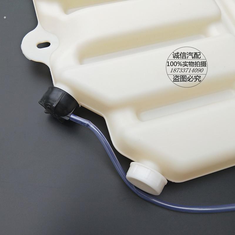 中国重汽配件新款豪沃膨胀水箱副水箱后背式豪沃防冻液小水箱