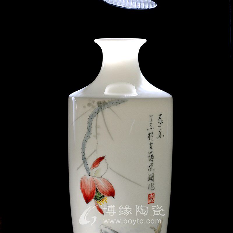 手绘荷花鱼乐荷韵戏鱼陶瓷德化白 瓷花瓶家居客厅办公室装饰摆件