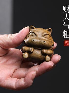 天然绿檀木财大气粗河马摆件文玩手把件桌面摆件木雕可爱工艺品