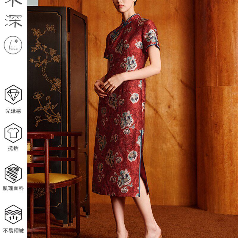 华木深新中式红旗袍腰服日常穿新土司穿纽扣提花立领连衣裙