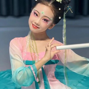 儿童演出服玉灵儿扇子舞蹈服装女童飘逸中国风汉唐小兰花奖古典舞