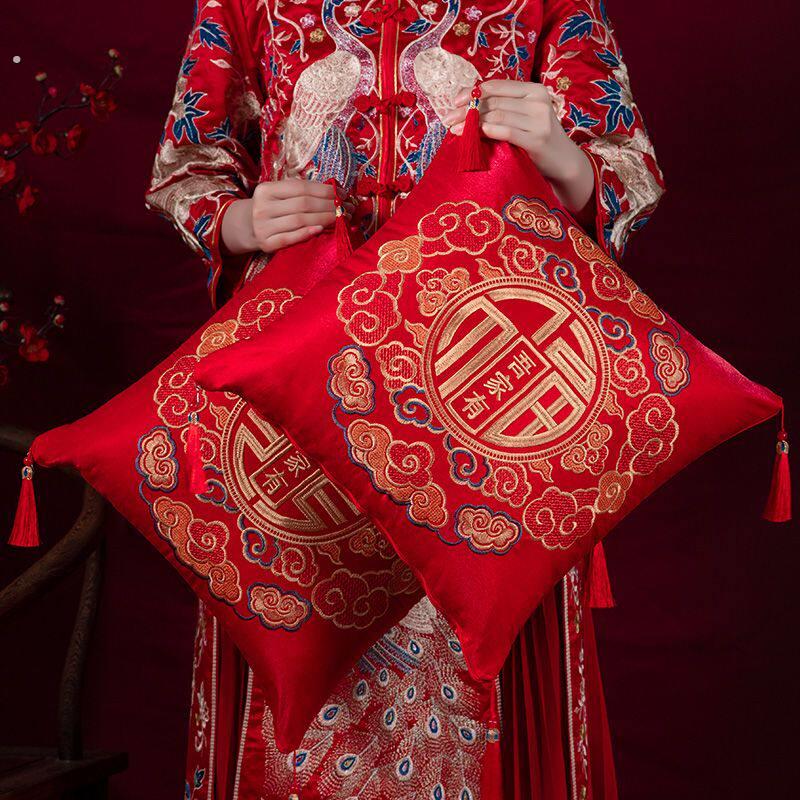 结婚抱枕一对红色喜字沙发靠垫婚庆用品大全婚房装饰婚礼喜庆枕头