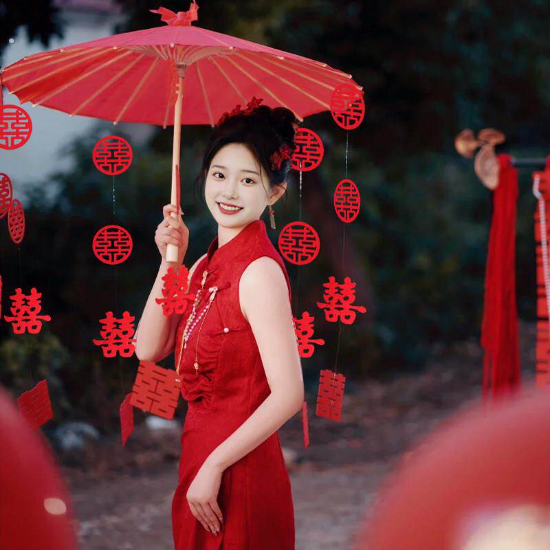 晨袍女新娘拍照道具中式喜字婚伞红伞结婚出嫁秀禾旗袍古风拍摄