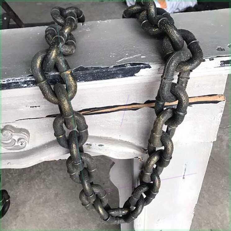 万圣节恐怖密室布景道具鬼屋牢房犯人锁铁链仿真生锈塑料链条整蛊