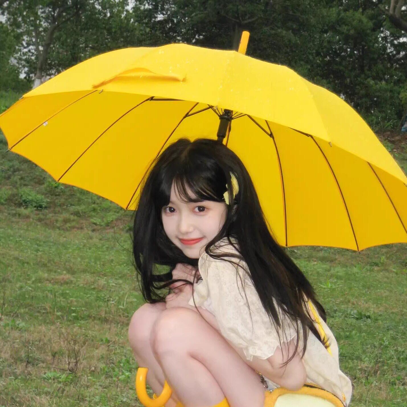 加大加厚长柄雨伞 抗强风晴雨两用伞 嫩黄色长柄木柄雨伞