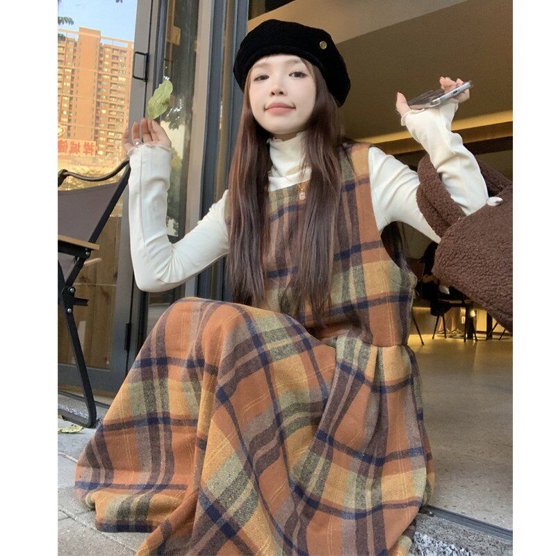 大码女装2024早秋新款胖mm森系复古毛呢格子背心裙+奶杏打底套装