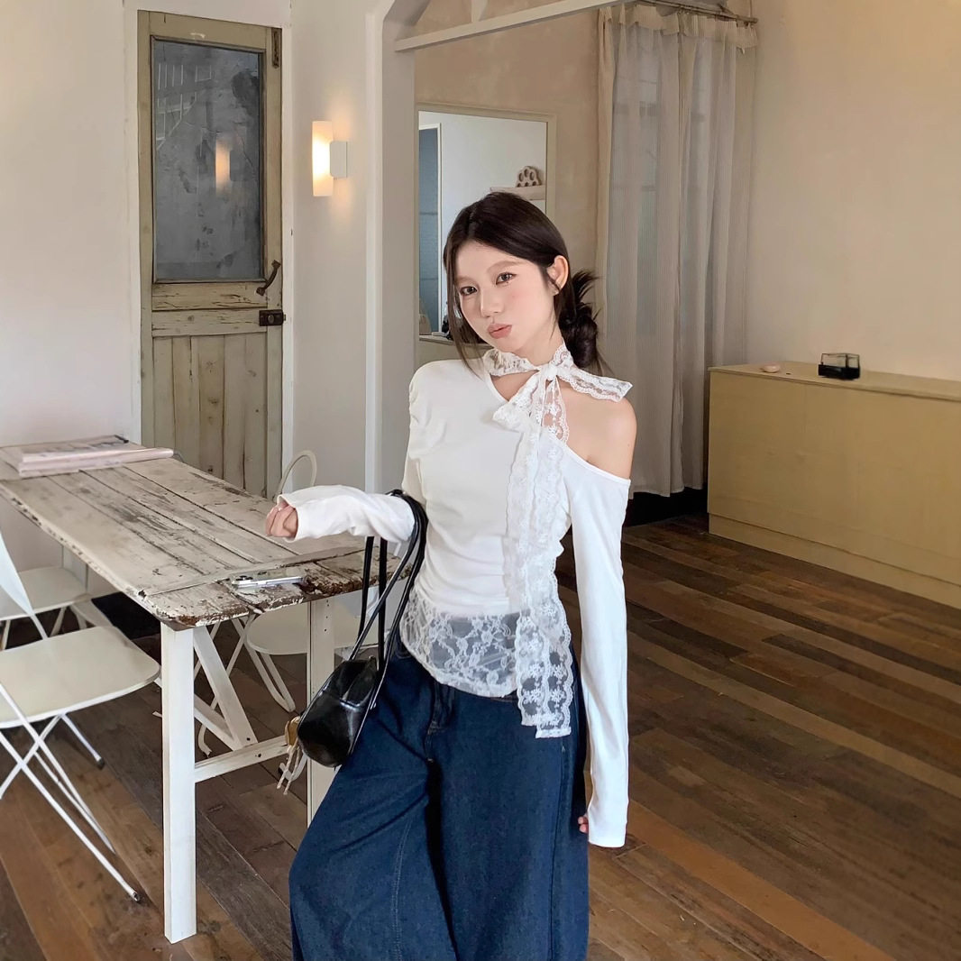 别致蕾丝拼接斜肩长袖T恤女春季韩系修身设计感辣妹白色飘带上衣