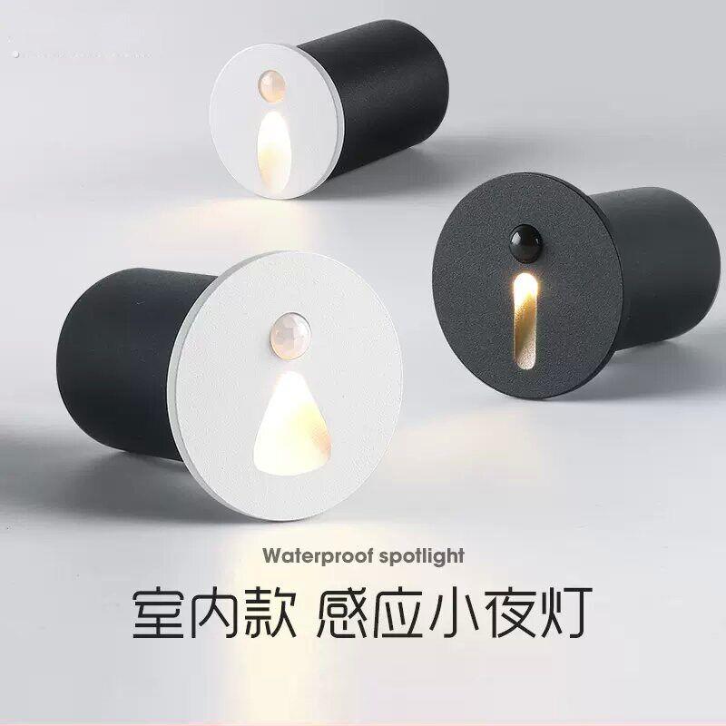 迷你圆形红外人体感应地脚灯楼梯过道台阶超小墙角黑色踢脚夜灯