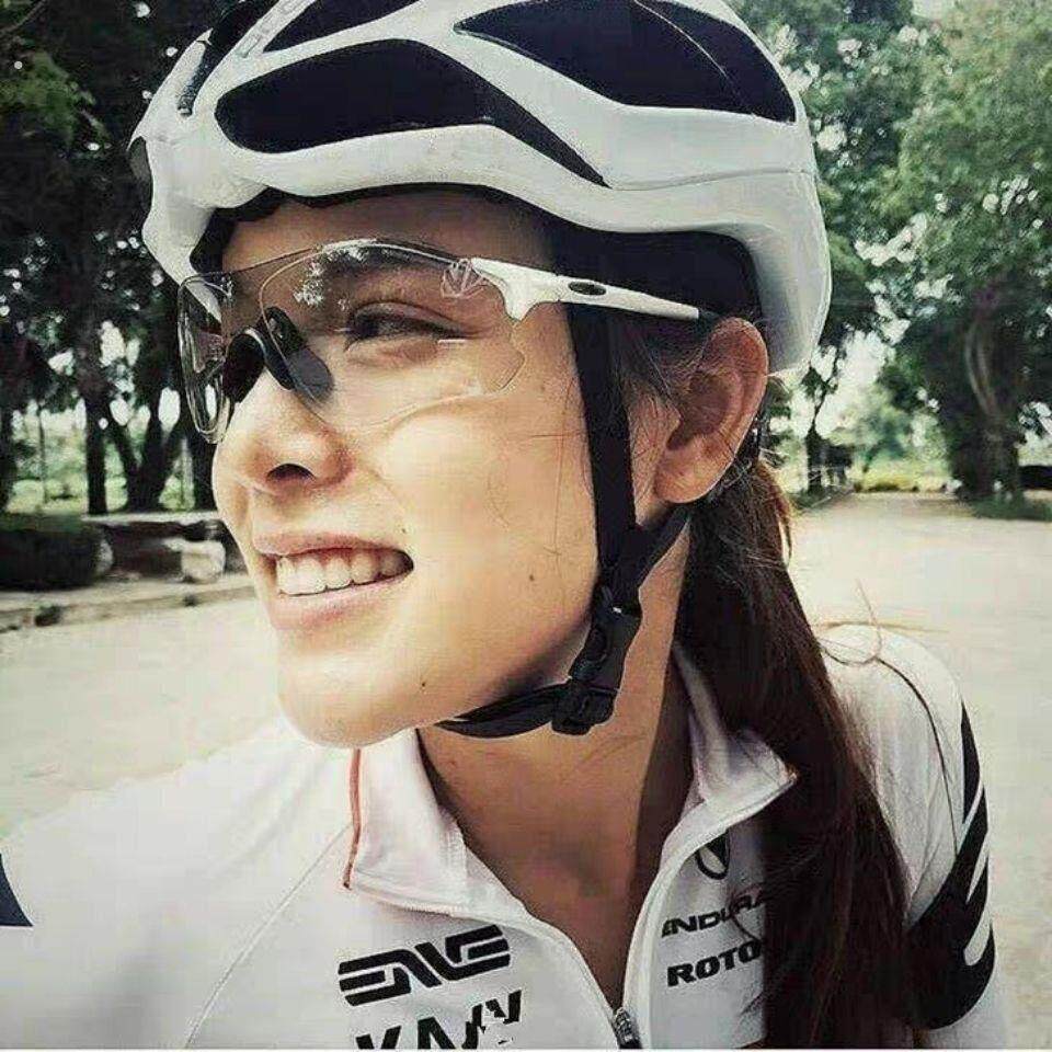 女士骑车防风眼镜全天候变色男女马拉松运动风沙单车登山自行车