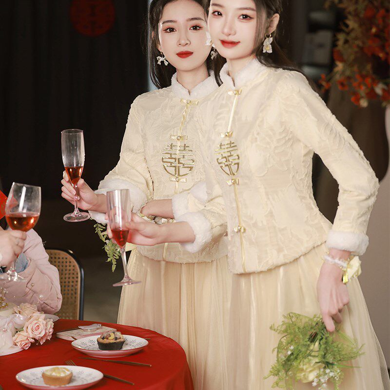 加绒伴娘服2023冬季香槟色款新中式姐妹团显瘦高级秀禾服中国风复