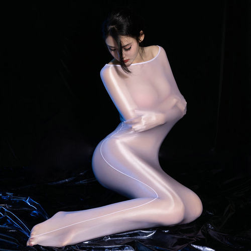 性感美女紧身油亮睡袋