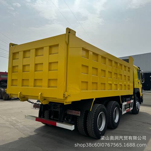 HOWO37130吨左舵自卸车