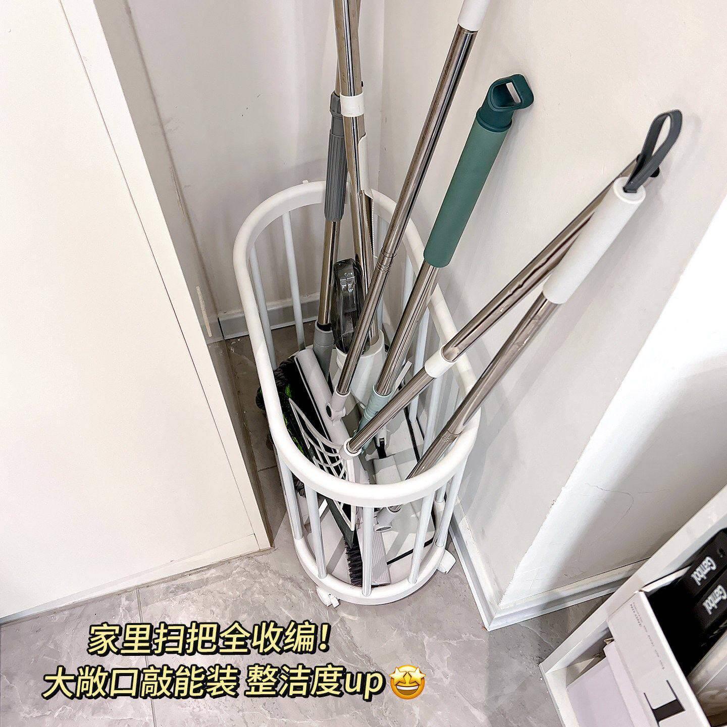清洁工具收纳筐落地家用浴室挂钩扫把拖把收纳桶吸尘器收纳置物架