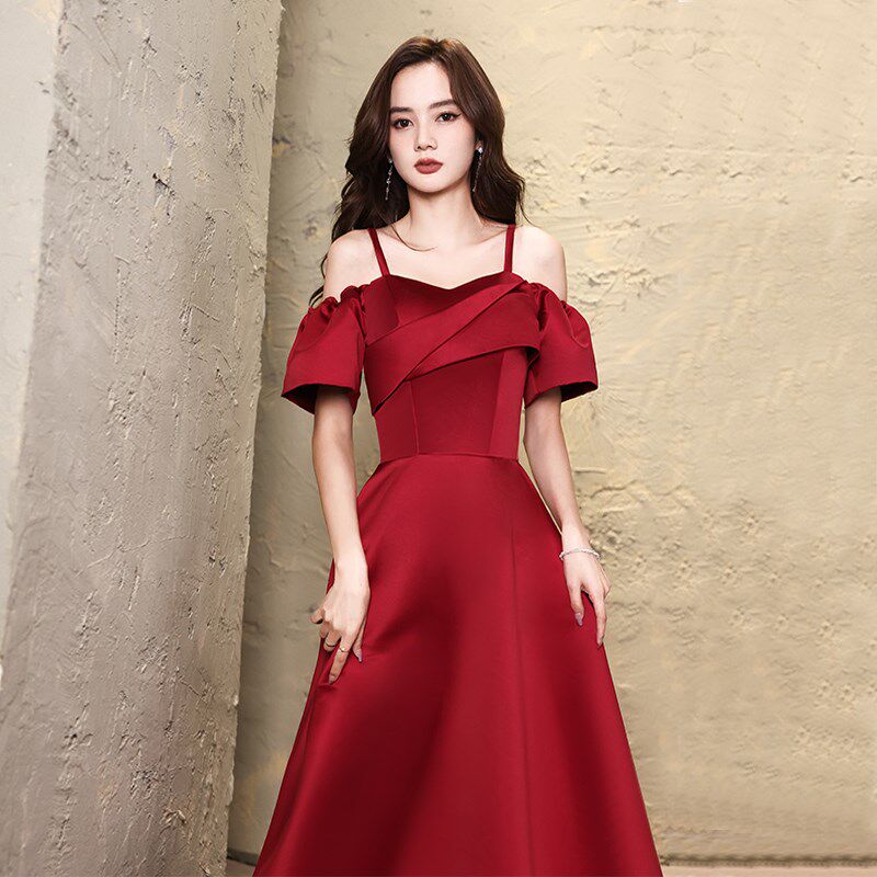 敬酒服2024新款新娘红色订婚连衣裙高级感吊带结婚小个子晚礼服女
