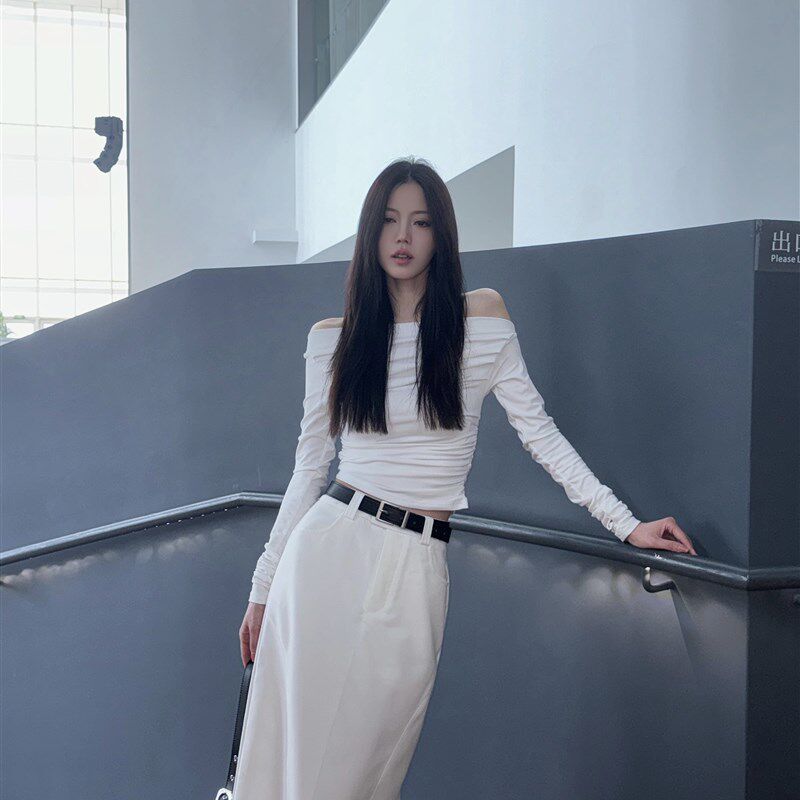 翎氤Lingyin春季新品一字肩长袖上衣女休闲褶皱短款露肩长袖上衣