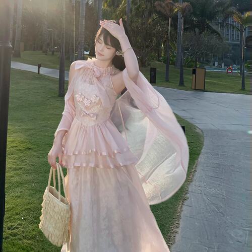 Blovelan密语花庭 气质温柔显白挂脖钉珠高腰荷叶边仙女连衣裙春