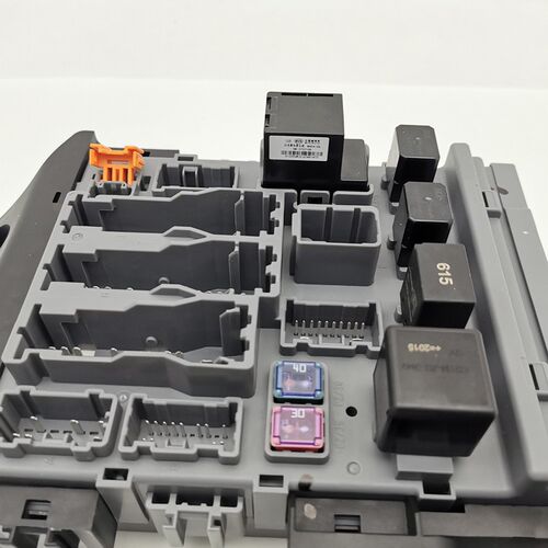 适用于比亚迪S7仪表板配电盒 S7车身控制模块发机电脑 仪表控制器