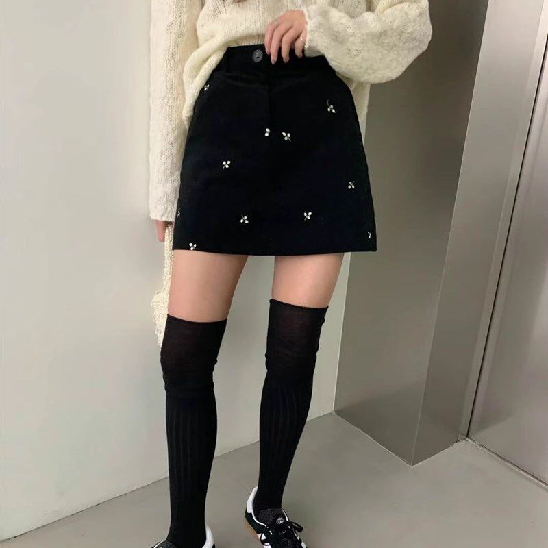 大码毛呢半身裙女2024新款冬季加厚a字裙胖mm显瘦遮肚子黑色短裙
