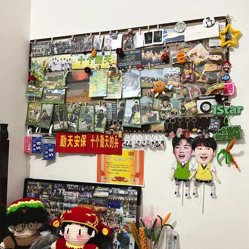 毛毡墙贴痛墙展示板明星小卡收纳毛毡墙背景板创意照片墙软木墙板