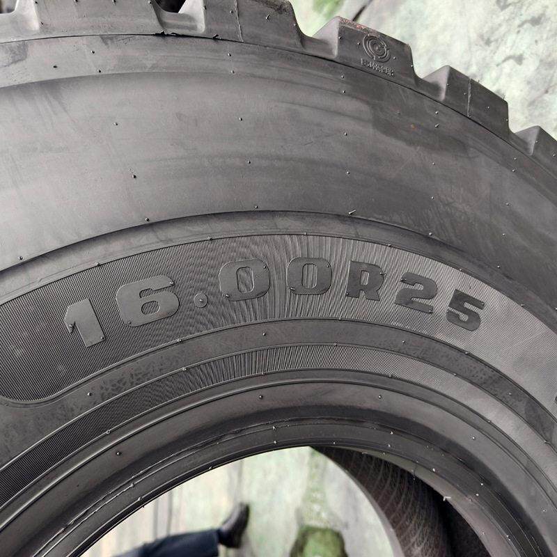 1600R25宽体胎车轮胎矿山卡客车轮胎