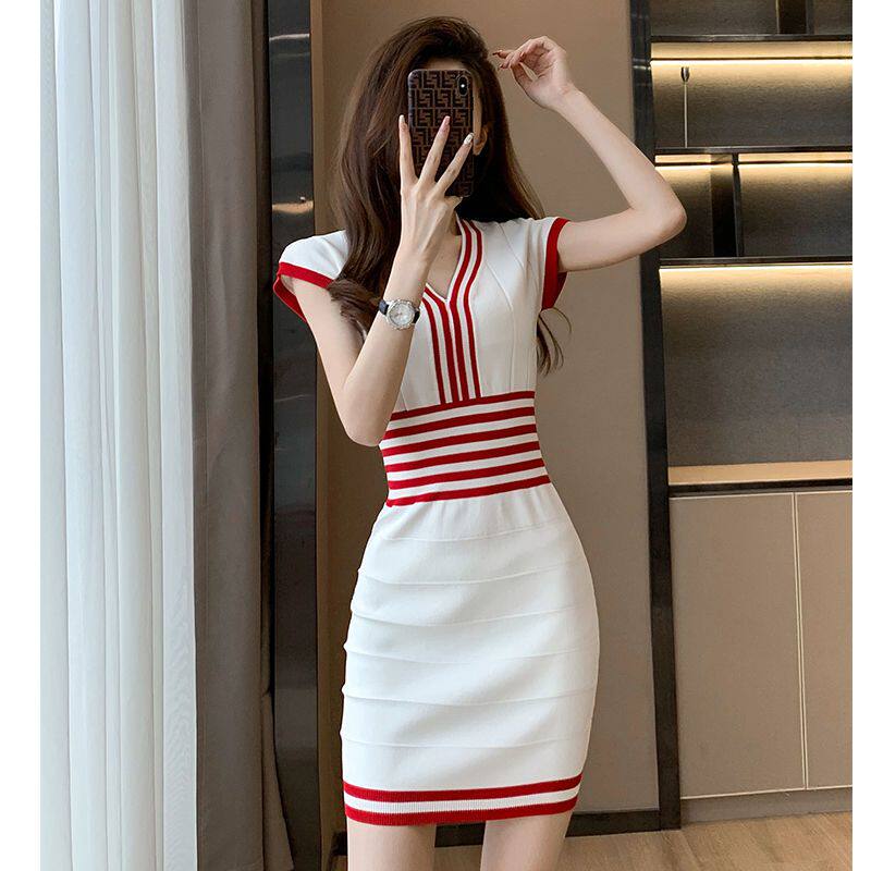 夏季女装2023年新款无袖背心裙小个子白色针织连衣裙女夏收腰显瘦