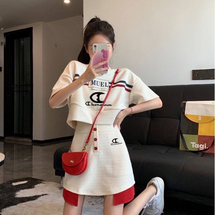 卖萌冠军休闲运动套装女夏季设计感小众时尚气质短袖短裙两件套潮