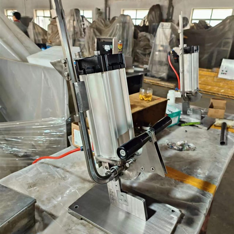 气动火腿肠打扣机打结机商用封口机加工设备机器卡扣整箱商用包装