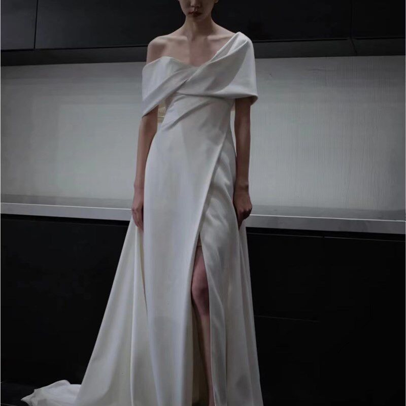 法式缎面轻婚纱2024新款夏一字肩开叉礼服拖尾新娘结婚出门纱鱼尾