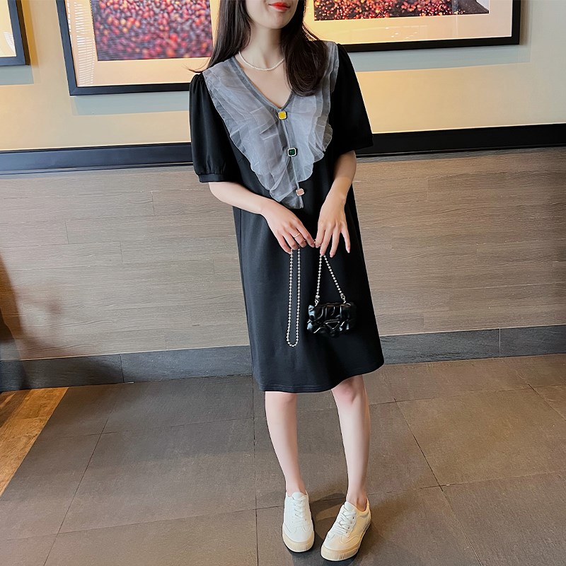 2024夏季新款法式V领连衣裙女薄款设计感大码显瘦花边领小黑裙子
