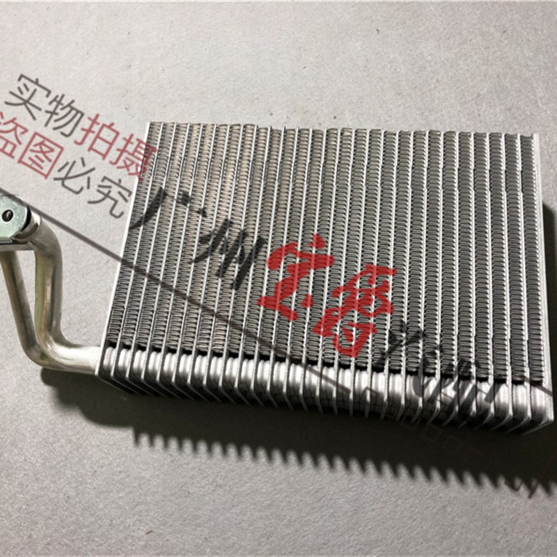 适用宝马5系E60空调520冷气523蒸发箱525蒸发器530蒸发器芯