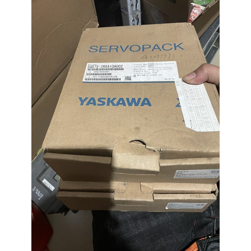 安川SGD7S-2R8A10A002 全新库存400W驱动器