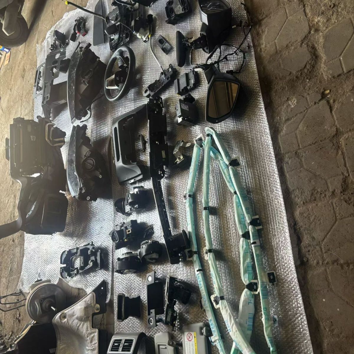 适用奥迪R8前嘴TT尾灯A8L叶子板RS6中网RS5车门RS7大灯前后杠拆车