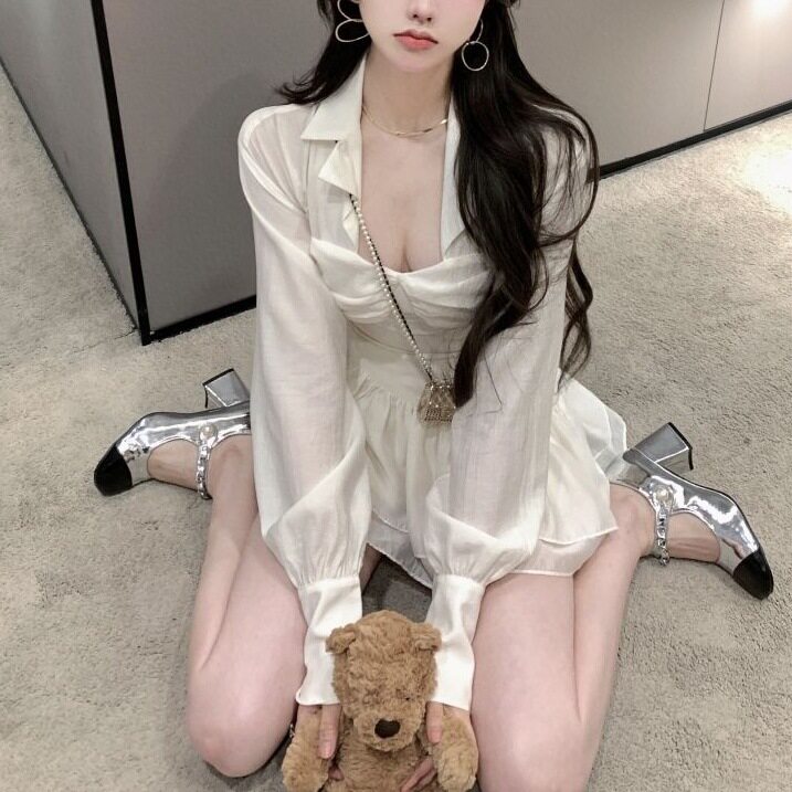 甜辣妹长袖衬衫连衣裙女春秋纯欲白色方领褶皱收腰显瘦蓬蓬短裙子
