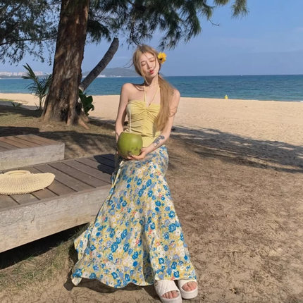 泰国云南海边度假套装女夏黄色挂脖抹胸吊带高腰碎花半身裙两件套